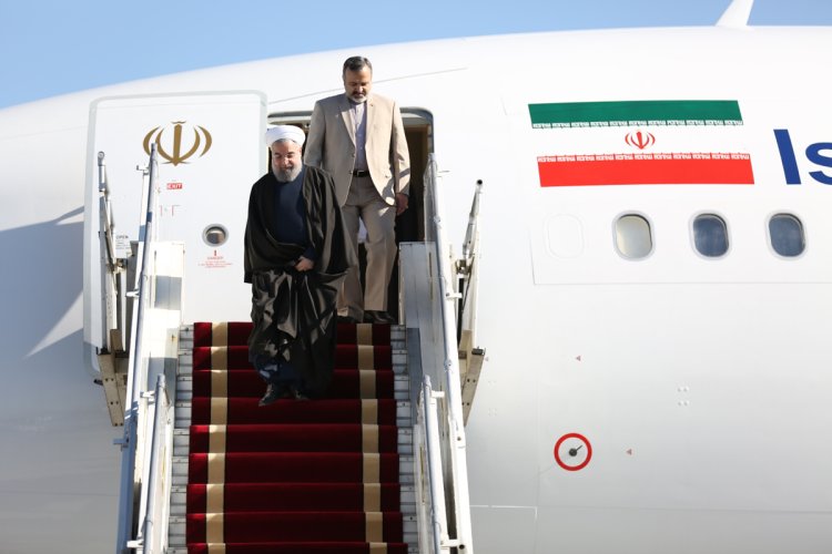  دکتر روحانی وارد مشهد مقدس شد