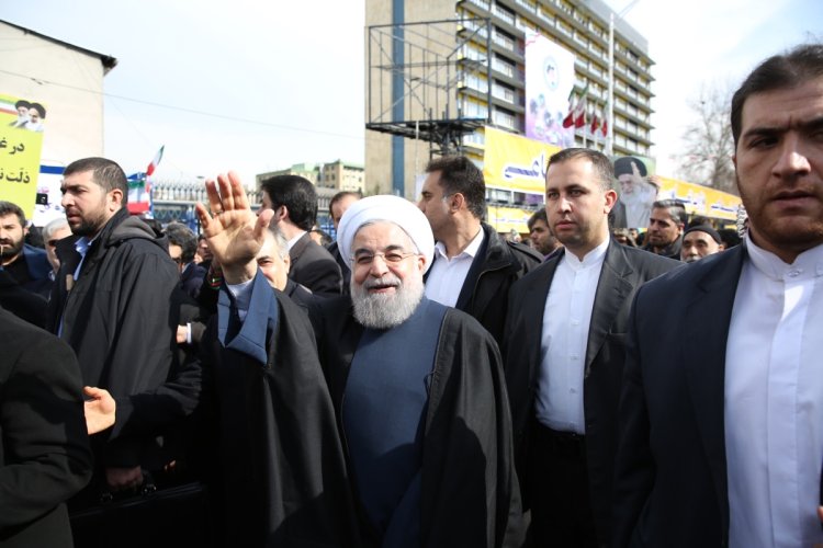 رییس جمهوری به جمع پرشکوه راهپیمایان 22 بهمن پیوست