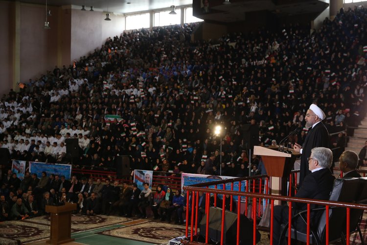 ملت آگاه است؛ نیازی به نصیحت هیچ غیر ایرانی نداریم/ دولت همه توان خود را برای رفاه کارگران شاغل و بازنشسته بکار می گیرد/ حقوق کارگران زن در شرایط مساوی کار با مردان نباید تضییع شود