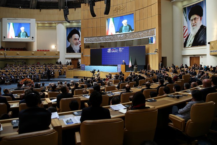 دولت خود را ملزم به رضایت مردم می داند/ حمایت از صنعت خودرو نمی تواند دائمی باشد/ رعایت محیط زیست باید اولویت صنعت خودرو باشد/ کیفیت با رقابت و حضور در بازار جهانی امکان پذیر است / سیاست دولت خصوصی سازی و رقابتی بودن صنعت خودرو است / برای تحقیق، تولید و صادرات مشترک، از خودروسازان خارجی استقبال می کنیم/ انتخابات معنا داری در ایران انجام شد و آرای مردم صدها جلد کتاب حرف و رهنمود برای همگان دارد