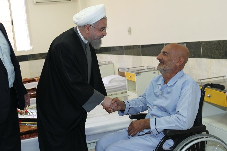 اقتصاد مقاومتی مسیر برنامه های اقتصادی دولت است/ دیدار و عیادت از جانبازان وظیفه دولتمردان است/ سال ۹۵ سالی سرشار از شکوفایی و رشد برای مردم ایران