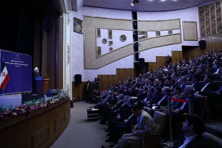 فناوری ارتباطات و اطلاعات از پایه‌های توسعه کشور است/ سال 95، ‌سال کار، تلاش و مدیریت برای اقدام و عمل در اقتصاد مقاومتی است/ تاکید بر حفظ شئونات دینی، اخلاقی و فرهنگی در استفاده از فضای مجازی