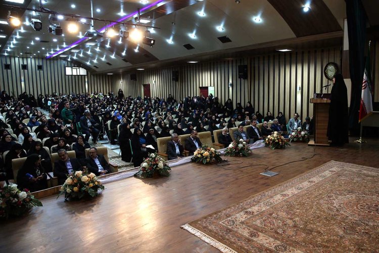 تحقق عملی سیاستهای اقتصاد مقاومتی کشور را در برابر فشارهای  دشمنان مصون می دارد/تشریح نقش زنان در پیشبرد اقتصاد مقاومتی / شرکت‌‌های دانش‌بنیان ظرفیت‌های مناسبی در جذب اشتغال دختران متخصص دارند