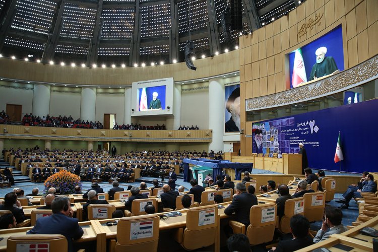 اعتدال بنای اندیشه اسلامی و اساس پیشرفت کشور است/ رهبر معظم انقلاب همه جا هدایتگر و حامی تدبیر و امیدآفرینی بوده اند/ برجام فرصتی بزرگ برای تحقق سریعتر اقتصاد مقاومتی است