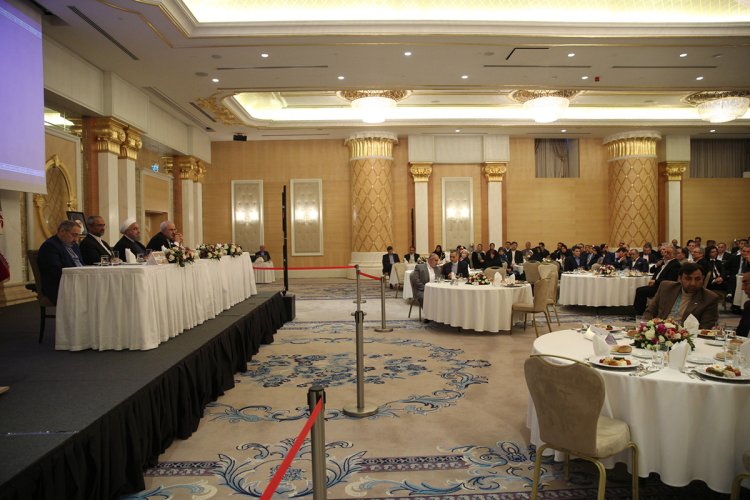 ایرانیان مقیم خارج، سفرای کشور هستند/ همه ایرانیان باید در مسیر توسعه و آبادانی ایران عزیز سهیم باشند/ برنامه و اراده دولت، گسترش روابط با همه کشورها بویژه همسایگان است