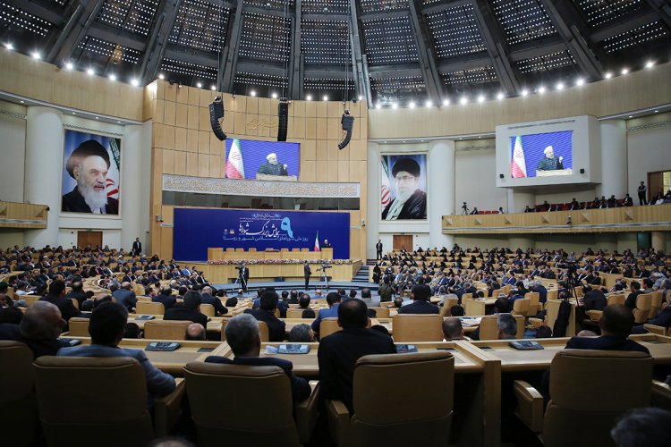 شوراهای اسلامی شهر و روستا بازوان قدرتمند نظام و دولت هستند/ خواسته مردم از ما حل معضلات کشور و نه دعواهای سیاسی، حزبی و جناحی است/ اگر مسئولان در موضوعی دچار اشتباه شدند، از مردم عذرخواهی کنند