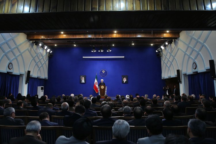حل و فصل مشکلات کشور در گرو «تدبیر مشترک» دولت و مجلس است/ در سال ۹۵ روند کاهش تورم تک رقمی خواهد شد/ انتظار مردم، همسو بودن دولت و مجلس برای رونق پایدار اقتصادی است