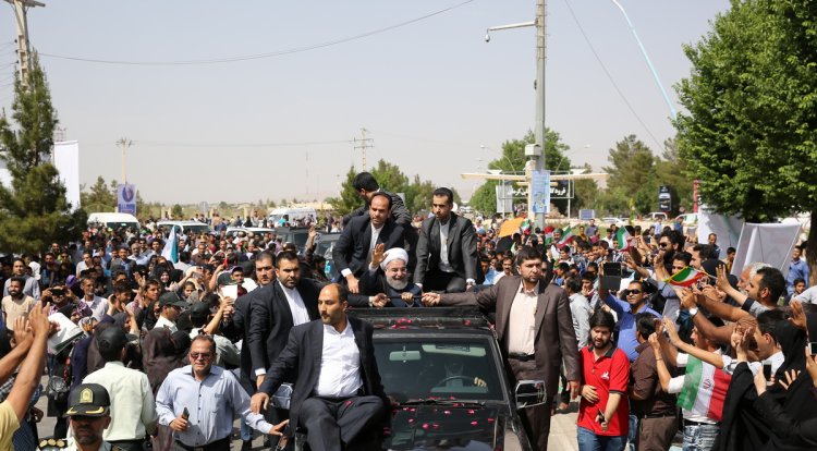 استقبال اهالی دیار کریمان از کاروان تدبیر و امید