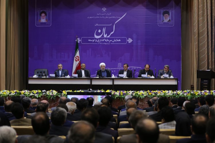 بار اصلی اقتصاد باید بر دوش بخش خصوصی باشد/ دولت به جای رقیب باید حامی و تسهیل کننده فعالیت بخش خصوصی باشد/ خراب کردن ارتباط با دنیا کار یک لحظه و اصلاح مناسبات بین المللی سخت و زمانبر است