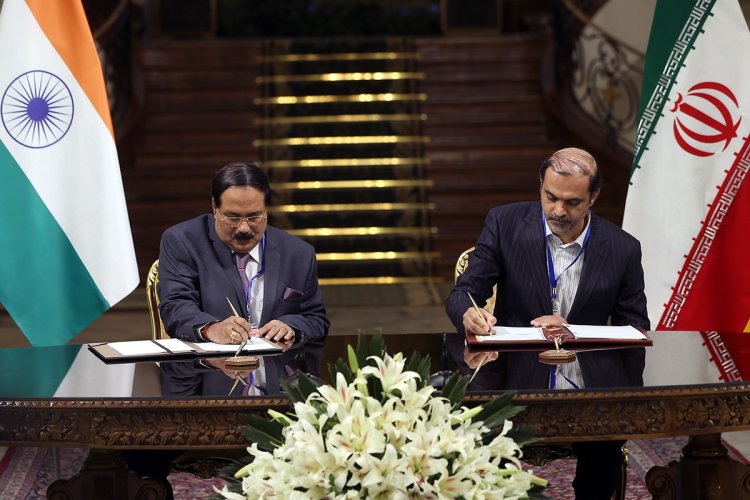 ایران و هندوستان 12 سند و موافقتنامه همکاری امضا کردند
