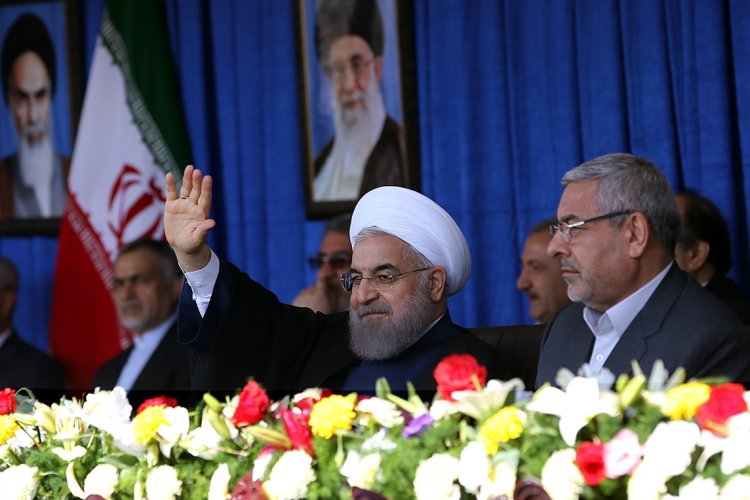 در جمهوری اسلامی بین پیروان مذاهب و اقوام امتیاز و برتری وجود ندارد؛ همه گلهای رنگارنگ ایرانند/ بدخواهان ببینند که جمهوری اسلامی برای صنعتی کردن مناطق غربی و کردنشین مصمم است/ زبان مادری اقوام و بویژه کردی باید محترم باشد