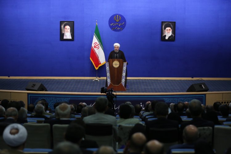 نباید به دانشگاه و دانشجو با عینک امنیتی نگریست/ به دانشگاه اعتماد کنیم/تقویت پیوند دانشگاه و دولت ضروری است/ حل و فصل مسایل اساسی کشور در گرو بهره گیری از تخصص دانشگاهیان