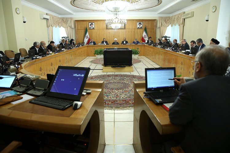 کار تمامی مراکز دولتی در 19 و 23 ماه  مبارک رمضان با دو ساعت تاخیر آغاز می شود/ موافقت با اختصاص تسهیلات برای خرید تضمینی و توافقی محصولات کشاورزی