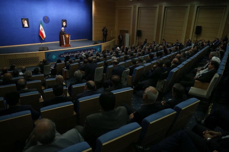 مسوولان اجرایی کمربندها را برای ۱۴ ماه پیش رو محکمتر  ببندند / مخالفت ها دولت را در مسیر خدمت به مردم متوقف نخواهد کرد/ در برابر حقوق‌های نامتعارف خواهیم ایستاد/ دولت اگر اشتباه کرد برای عذرخواهی از مردم لکنت زبان نخواهد داشت