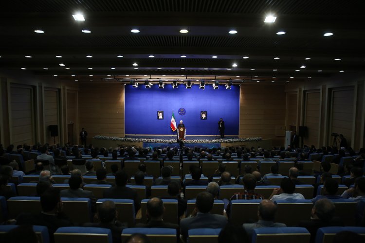 برجام کم هزینه ترین راه برای رسیدن به اهداف و تامین منافع ایران اسلامی بود/اگر ارشادات، حمایت ها و دفاع قاطع مقام معظم رهبری نبود، در پیشبرد برجام با مشکل مواجه می شدیم/ به دشمنان منافع ایران، بهانه ندهیم/ قدردانی از نقش رسانه های همگانی در موفقیت برجام 