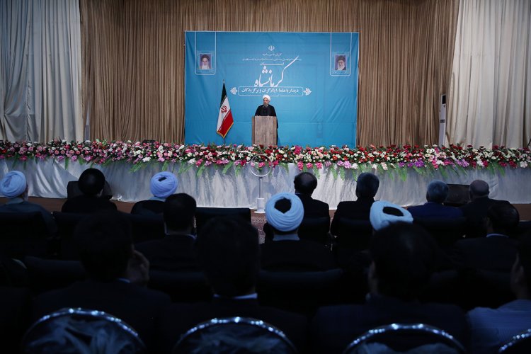 اصلی ترین سرمایه دولت  امید و اعتماد مردم است/نا امید کردن مردم و اختلاف افکنی، گناه و ظلمی بزرگ به ملت است/ هر گاه با هم بودیم، پیروز شدیم/ راندن افراد به بهانه های مختلف؛ ضربه به نظام، انقلاب و کشور است