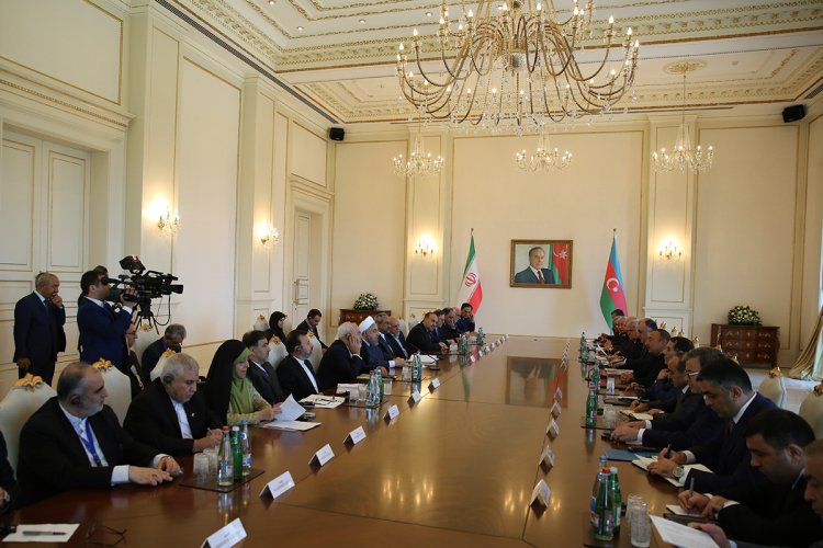 هدف ایران گسترش روابط با آذربایجان و منطقه قفقاز به سوی تجارت آزاد است/ اراده تهران - باکو توسعه همه جانبه روابط است/ کرویدور ریلی شمال - جنوب، اروپا را به خلیج فارس متصل می کند