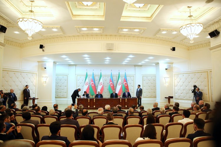 جمهوری اسلامی ایران و جمهوری آذربایجان شش سند و یادداشت تفاهم همکاری امضاء کردند