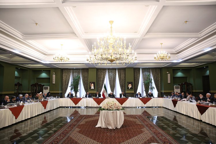  استانداران مظهر اراده دولت در استان‌ها هستند/ حفظ آرامش و امید و حل مشکلات جامعه از وظایف اصلی استانداران است/ مردم ایران دارای قانون اساسی، دولت ،مجلس  و رهبری واحدی هستند / انتقاد سازنده وظیفه ای همگانی است 