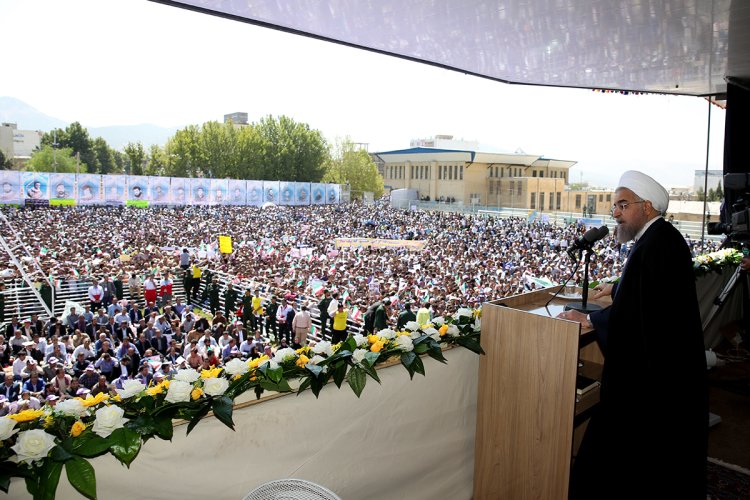 رشد اقتصادی سه ماهه اول سال به ۴.۴ رسید/ حل مشکل اشتغال جوانان شدنی است؛ ۷۵۰۰ بنگاه اقتصادی تا پایان سال فعال خواهد شد/ به برجام خوشبین و به آمریکا بدبین هستیم