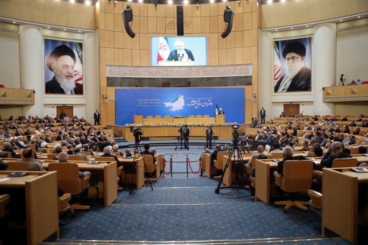 باید با وحدت و تحت هدایت رهبری در مسیر پیروزی های بزرگ گام برداریم/ با حضور گسترده مردم در مقابله با تجاوزگران، دفاع ما مردمی شد/ تجلیل از مقام شامخ شهدای انقلاب اسلامی و دوران دفاع مقدس