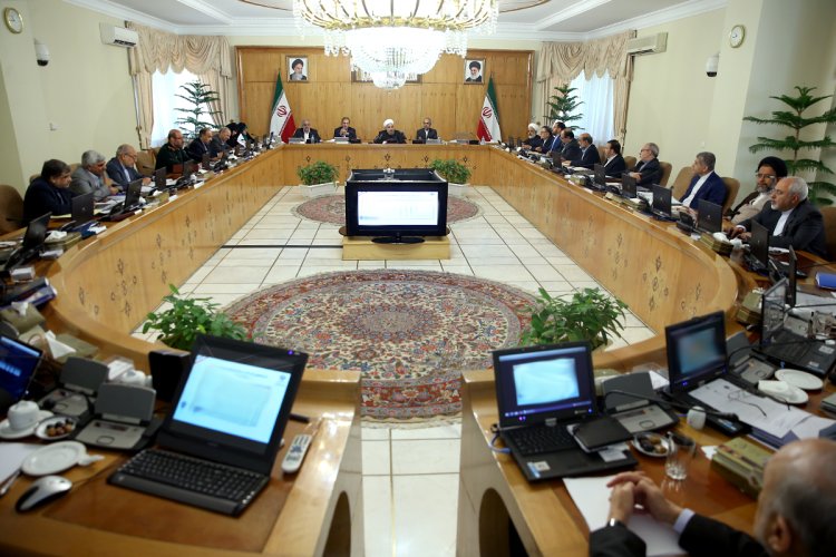 اختصاص 985 میلیارد ریال اعتبار و تسهیلات بانکی برای بازسازی بخش­های خسارت دیده ناشی از سیل در استان مازندران/ موافقت با لغو تخفیف سود بازرگانی 51 قلم کالا به پیشنهاد وزارت صنعت، معدن و تجارت و 18 قلم کالا به پیشنهاد وزارت جهادکشاورزی/ تشکیل کارگروه ملی آموزش 2030 با مسئولیت وزارت آموزش و پرورش