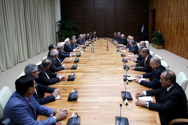 ارتقاء سطح همکاری های مشترک ایران و کوبا  در همه حوزه ها بویژه اقتصادی ضروری است/ مقاومت ملت ایران، راه را برای کشورهای درحال توسعه در عرصه فناوری های پیشرفته گشود/ کشورهای مستقل و مقاوم باید در برابر مشکلات در کنار هم باشند