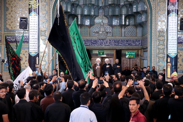 دکتر روحانی در مراسم عزاداری عاشورای حسینی در حرم حضرت عبدالعظیم الحسنی (ع) شرکت کرد/ عزت دنیا و سعادت آخرت در گرو پیروی از راه امام حسین (ع) است
