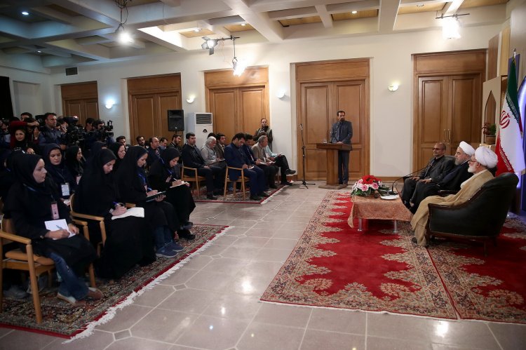 امسال سال رونق اقتصادی در کشور خواهد بود/برخی قدرتهای بزرگ با مسأله مبارزه با تروریسم یک شوی سیاسی به راه انداخته اند/مداخله کشورهای خارجی  بدون هماهنگی با کشور میزبان، بسیار خطرناک و ناامنی را در منطقه تشدید می‌کند/ پیشرفت در گرو ایجاد یک بازار رقابتی است /تسهیلات دولت به بنگاه‌های کوچک و متوسط 