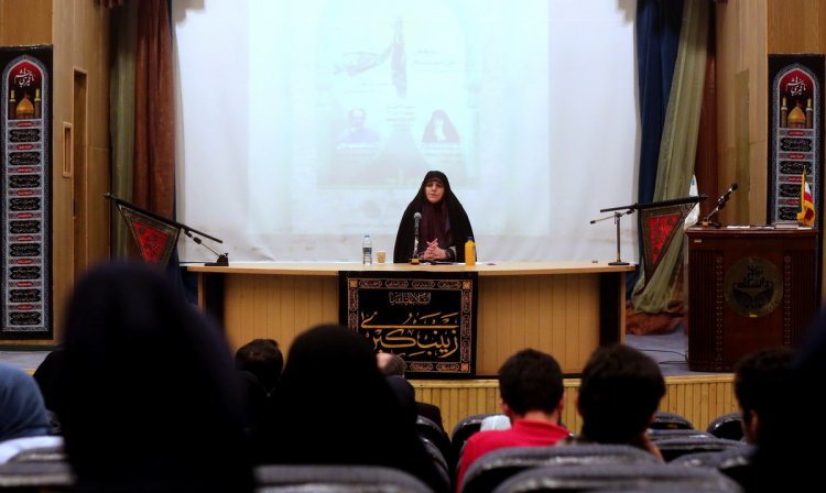 باید از ظرفیت های اثرگذار حضرت زینب(س) برای ارتقا آگاهی عمومی جامعه اسلامی بهره برد/ نقش آفرینی زنان عاشورایی انکار نشدنی است