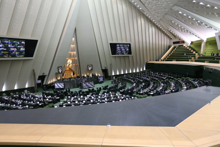 همفکری و همکاری بیشتر مجلس و دولت به نفع مردم و خواست ملت بزرگوار ایران است/ هر زمان احساس کنیم که نیاز به تغییر سرعت و روش داریم، تردیدی نخواهیم کرد/ دولت تا روز آخر پای پیمان با مردم خواهد ایستاد و از تخریبها هراسی ندارد