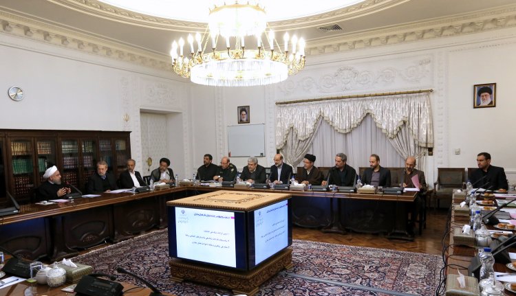 سیاست‌ها و اقدامات ساماندهی پیام‌رسان‌های اجتماعی برخط بررسی شد