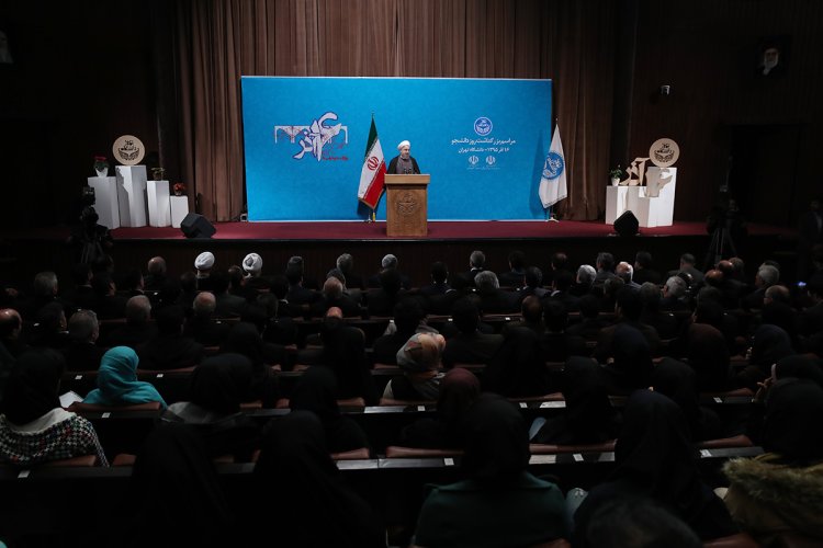 هیچ ضرورتی مهمتر از حفظ امید و اعتماد مردم نیست/ هر دولتی در آمریکا باشد، نمی تواند بر اراده ملت و یا برجام تاثیر بگذارد/ در موضوع هسته ای مبنای دولت اجرای دستورات رهبر انقلاب بوده است/ هنگام خطر و نیاز همه ملت ایران بسیجی اند 