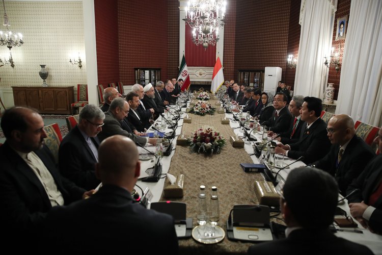 اراده تهران توسعه هر چه بیشتر روابط با جاکارتا است/ شرکت‌های ایرانی آماده حضور فعالتر در اندونزی ‏هستند/ تأکید بر تسهیل هر چه بیشتر روابط بانکی/ آماده تامین انرژی اندونزی هستیم/ ابراز نگرانی از شرایط بسیار اسفبار ‏مسلمانان در میانمار