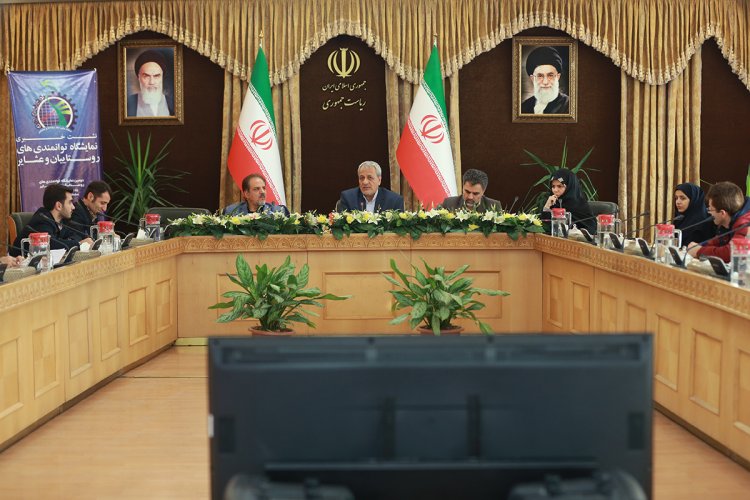 مشکل اصلی روستائیان فقدان شغل مناسب با درآمد کافی است/نظام برنامه ریزی ما در بحث روستاها ، عادلانه و عالمانه نبوده است/برنامه گسترده دولت برای اشتغال روستائیان