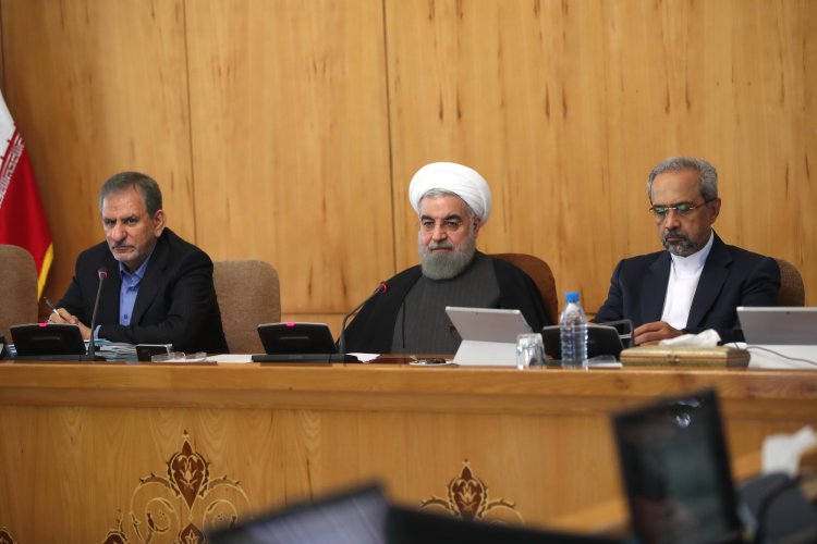 گزارش اقدامات دولت برای بهبود کیفیت هوای کلانشهرها به هیات وزیران ارائه شد/ تاکید رییس جمهور به توجه ویژه دولت یازدهم به موضوع و اجرای دقیق برنامه‌های فرابخشی کاهش آلودگی هوا/ دستگاه‌های اجرایی موظف به اطلاع‌رسانی کامل به جامعه درباره دستاوردهای برجام شدند/ تصمیمات مهم هیات دولت درباره بخشودگی سود تسهیلات، افزایش سرمایه بانک‌ها و تسویه بدهی‌های دولت
