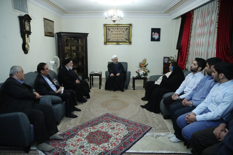 جانبازان، شهدا و ایثارگران با فداکاری خود کشور، نظام و ملت را بیمه کردند/ دیدار با جانبازان و خانواده معظم شهدا و ایثارگران، وظیفه و توفیقی برای دولت است
