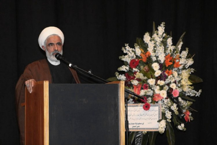 همه نیروهای انقلاب در جستجوی راههای عملی تقویت انسجام و اتحاد جامعه باشند/