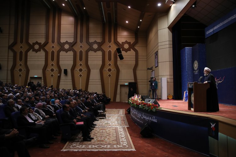 سلاح قطعا لازم است، اما دشمن بیشتر از موشک؛ از ایمان و اراده مردم ما می ترسد/ تا ملت شهادت را فخر و جاودانگی بداند، شکست ناپذیر خواهیم بود/ افتخار و همت دولت ، کاستن از مشکلات خانواده شهداست