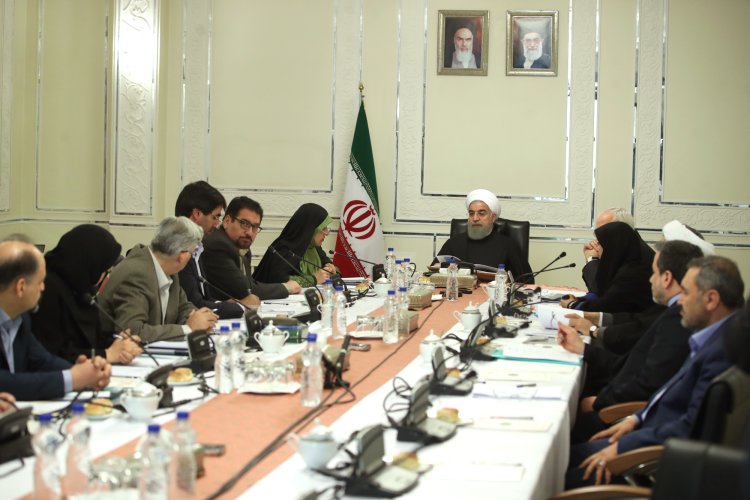 گزارش عملکرد دستگاههای مرتبط در امر مبارزه با ریزگردها به رییس جمهور ارائه شد/ تاکید بر پیگیری همزمان و هماهنگ برنامه ها در زمینه مدیریت منابع آبی، اصلاح الگوی کشت و احیای تالاب ها/ تعیین ٦ منطقه جدید حفاظت شده در کشور/ گزارش اقدامات دستگاه دیپلماسی و افزایش همکاریهای منطقه ای و بین المللی برای مقابله با آلودگی هوا