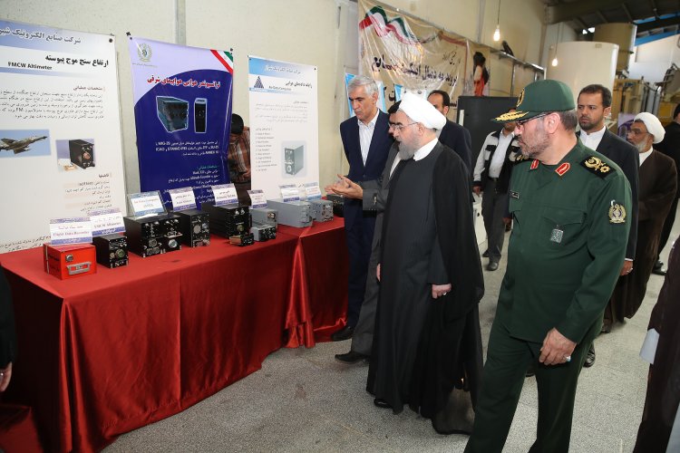 دکتر روحانی از نمایشگاه شرکت صنایع الکترونیک شیراز بازدید کرد/ رونمایی از ۱۲ محصول تولیدی