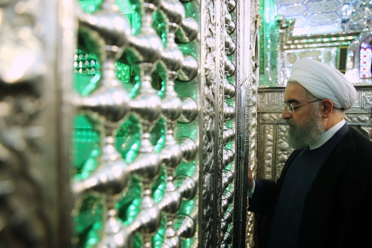 دکتر روحانی به زیارت حرم شاهچراغ مشرف شد
