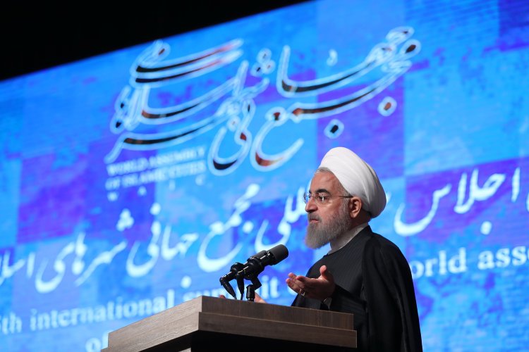 شهرها باید منابع مشروع و سالم درآمدی پیدا کنند؛ دولت آماده همکاری و تهیه لوایح لازم است/ تامین هزینه های شهر از مسیرهای نادرست مانند تراکم فروشی، فروش حقوق مردم و نسل ها است/ ساختمان ها باید محل آرامش مردم باشد نه ابزار سود آوری/از اهداف بلند شهرسازی فاصله داریم/ شهرهای مهم اسلامی بهترین نماد تمدن اسلامی اند /استفاده از فناوری های نو برای مدیریت بهینه امور شهری ضروری است
