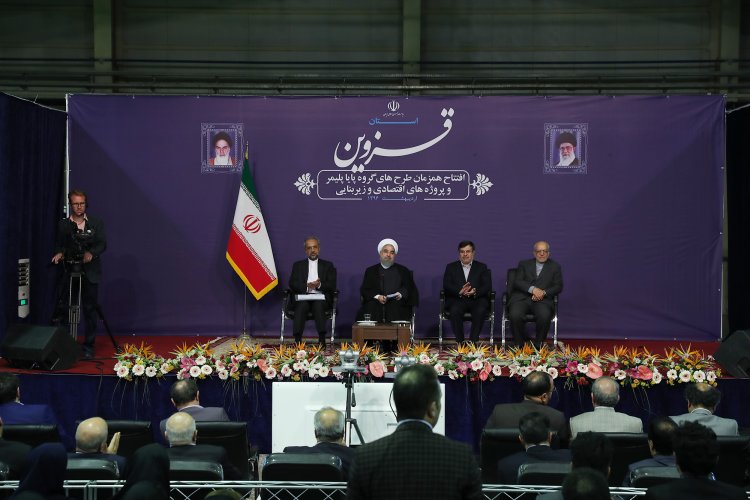 ایران اسلامی در مسیر حرکت و پیشرفت قرار گرفته است/ متأسفانه عده‌ای به جای بهره گیری از شرایط جدید اقتصادی کشور، دنبال دلسرد کردن مردم هستند/ همه باید دست در دست یکدیگر در مسیر پیشرفت، تولید ملی و اشتغال تلاش کنیم