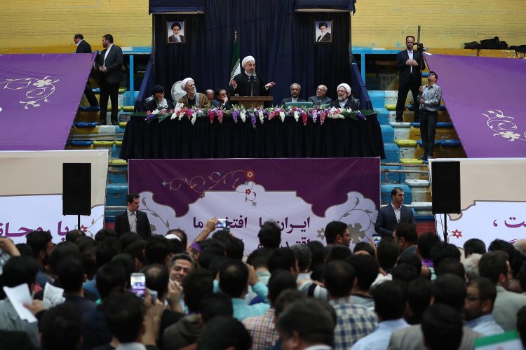 دوباره باید مسیر آزادی در جامعه، فضای غیر امنیتی در دانشگاه، ثبات در بازار و تعامل سازنده با جهان را انتخاب کنیم/ امروز روز تصمیم بزرگ و تعیین سرنوشت دهه های آینده کشور و ملت است/ برای عزت ملی ایران واحد صنعتی نیمه تمام باقی نخواهیم گذاشت/ زنان شایسته ما باید به جایگاه شایسته برسند/ عقب نخواهم نشست و از هیچ چیزی نخواهم هراسید