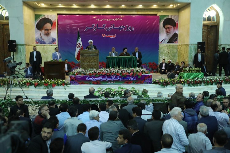 آزادی در انتخاب راه، شغل و دستمزد منصفانه حق کارگران است/ در این دولت 2 میلیون شغل ایجاد شد اما رنج 3 میلیون بیکار دیگر همه ما را آزار می دهد/ تمام تلاش ما رفاه و تامین آینده کارگران است/دولت شعار و سخن نبودیم؛ دولت عمل و کردار بودیم/ طراوت فضای کار با گشودن راههای صادرات ممکن است/ دولت منادی کار یکسان و حقوق یکسان برای مردان و زنان کارگر بود