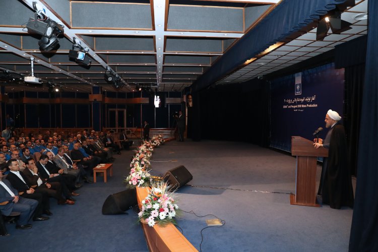 معلم، مبدا دانش و مهارت جامعه است/ بازدید از واحدهای تولیدی یادآور سنگرهای دفاع مقدس است/ کسی می تواند برای اشتغال وعده بدهد که سختی ایجاد اشتغال کشیده باشد/ به همه کسانی که برای تولید و صنعت داخلی تلاش می کنند 