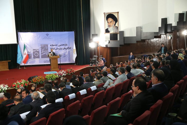 طرح کارورزی جزو فوریت‌های اجرایی ماه‌های پیش روی دولت است/ مشارکت و حضور مبتکرانه مردم، کلید پیشرفت و شکوفایی اقتصاد است/توزیع فقر مشکل فقر را برطرف نمی‌کند؛مصمم به حذف فقر مطلق از جامعه  در سال 1400 هستیم/ تقدیر از کارآفرینان برتر ملی و کارآفرینان برجسته صندوق کارآفرینی امید