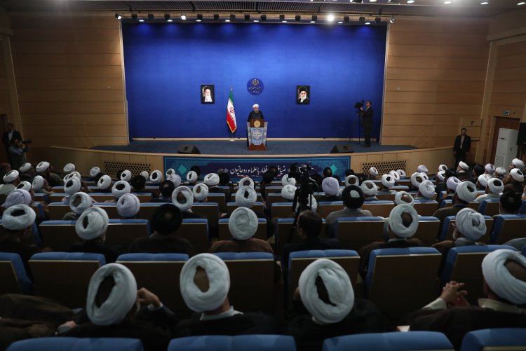 امروز تبیین اسلام برای نسل جوان ضرورت است/ مسأله ولایت با تشکیل حکومت، دو مقوله جدا از هم ‏است که نباید با هم خلط شود/ پرتاب موشک از سوی سپاه به محل استقرار داعش کاملاً درست، ‏بجا و ضروری بود/ اختیارات نیروهای مسلح برای پاسخ به داعش بیش از آنچه بود که انجام شد/ به افرادی که می‎‌خواهند به مردم و کشور ما خیانت کنند، پاسخ قاطع خواهیم داد