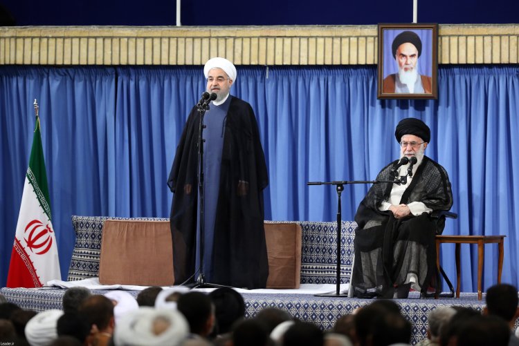 در همه عبادات، حق‌الله در کنار حق الناس است/ رمضان می آموزد که دین خدا ابزار میدان‌های کوچک سیاست نیست/ دشمنان نمی‌توانند در همدلی و اتحاد ملی ما خللی وارد کنند/ باید همه جا ندای تولید و اشتغال به گوش برسد و با هم، کشور را بسازیم/ دست نیاز دولت دوازدهم برای ساختن ایران آباد و سرافراز به سوی همه دراز است/ از سازندگان و آنها که بخوبی از سلاح های راهبردی استفاده می کنند، متشکریم